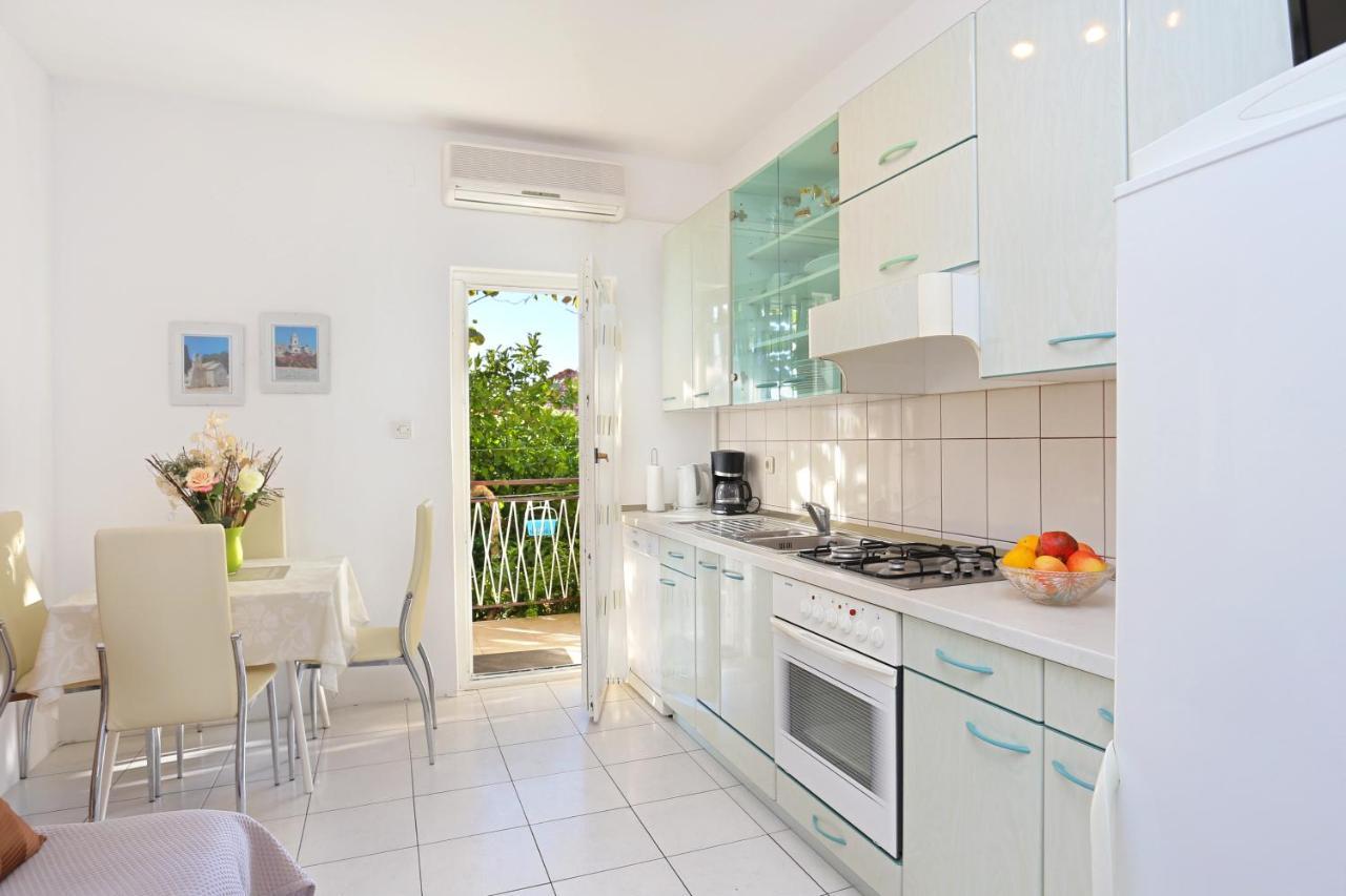 Apartments By The Sea Seget Donji, Trogir - 2029 Luaran gambar